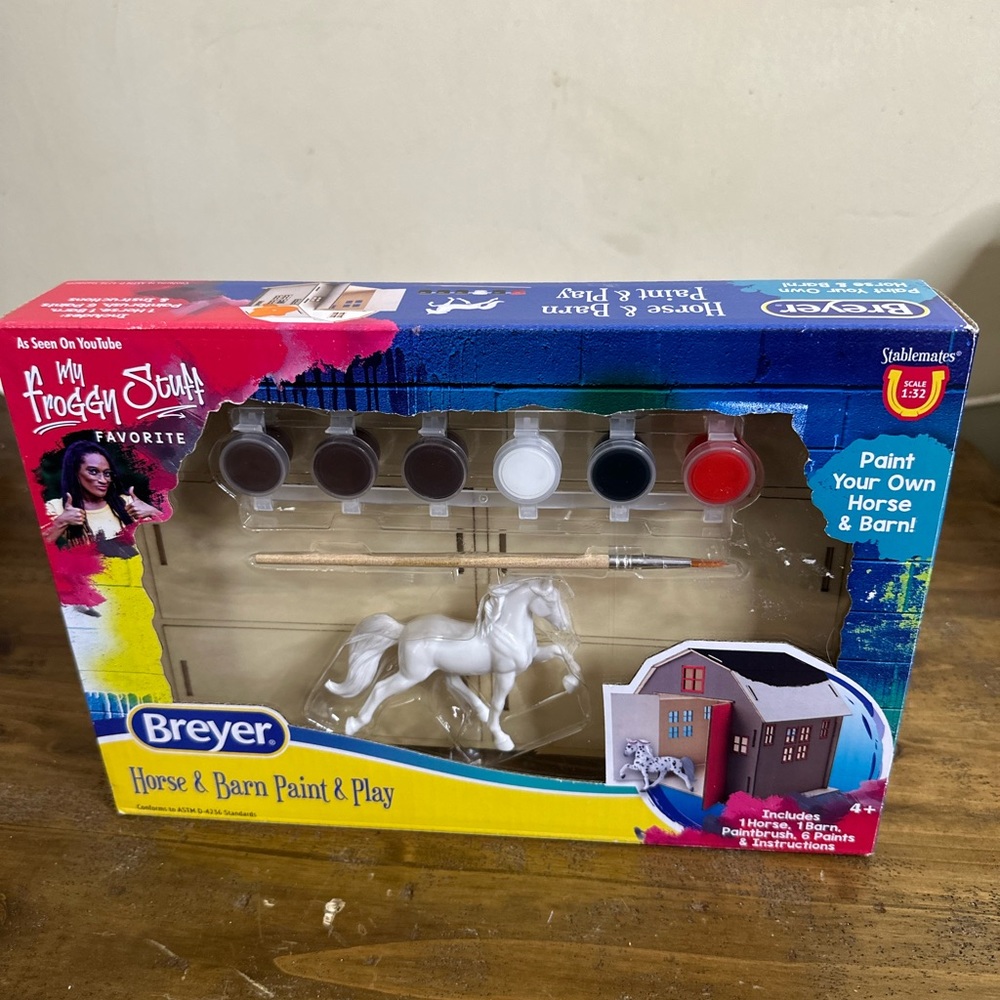 Breyer Paint Your Own Barn and Horse Set Craft Gift Kit NEW 1:32 Tennesse Walker